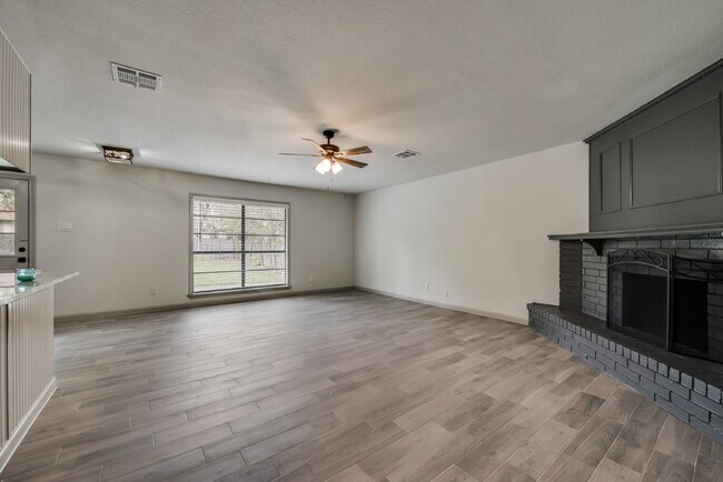 Building Photo - Charming 3-Bedroom Home with 2 Full Baths ...