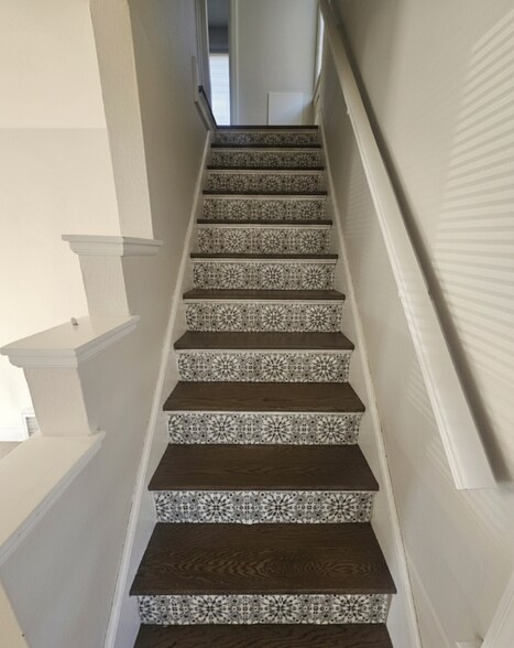 Building Photo - 8140 Meadow Ln