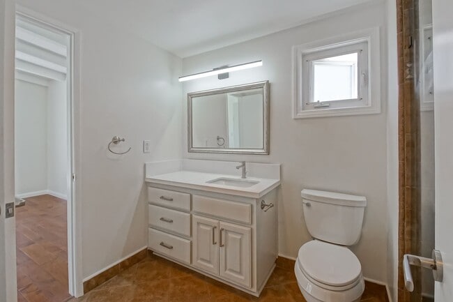 Building Photo - RECENTLY REMODELED, BRIGHT & AIRY 3BR2BA G...