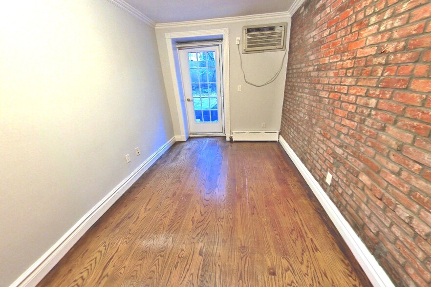 Building Photo - 138 E 16th St