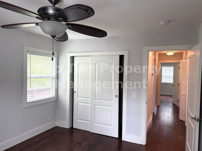 Building Photo - Very Charming, updated 2 Bd/1 Ba, 1178 sf Single-Family House in Lafayette available May 14th for...
