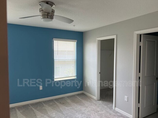 Building Photo - 2271 Hollyberry Wy