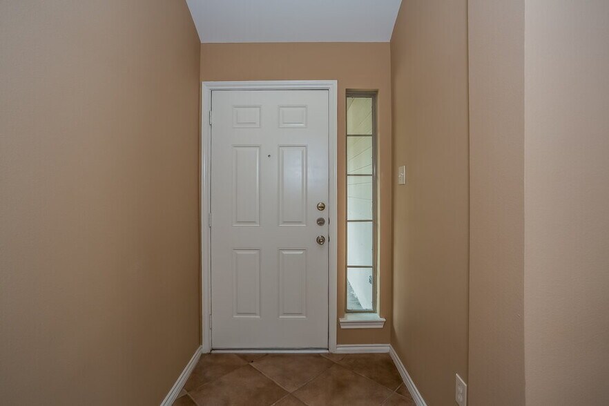 Building Photo - 16531 Strathmore Manor Ln