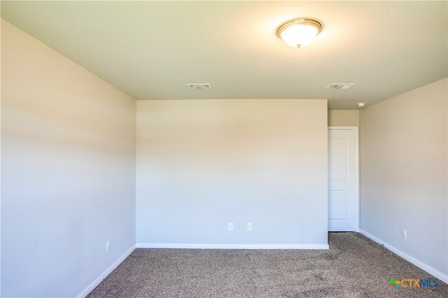 Building Photo - 805 Stockdale Rd