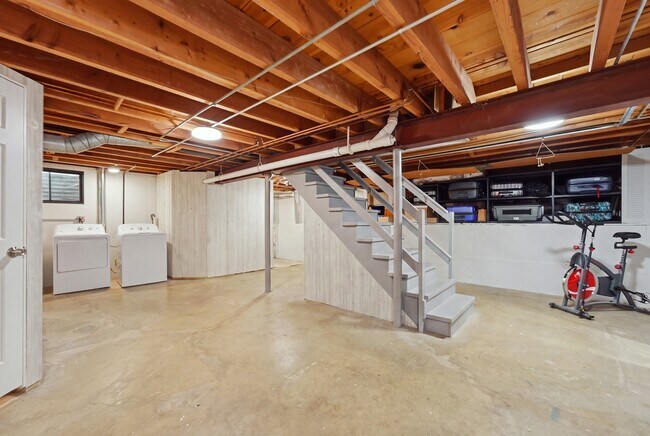 Building Photo - 317 E Forest Ln
