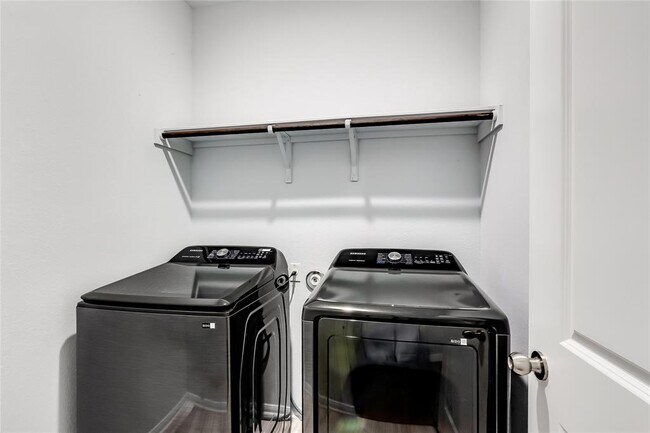 Building Photo - 6601 Avila Way