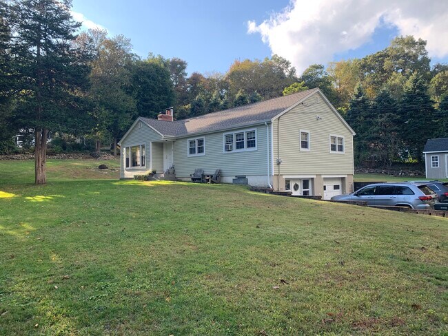 Building Photo - 19 Mohawk Dr