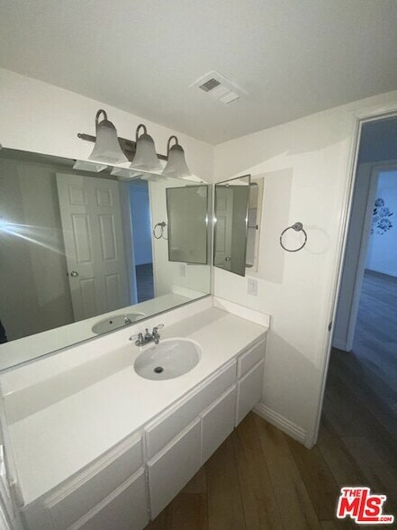 Building Photo - 675 Oak Run Trail