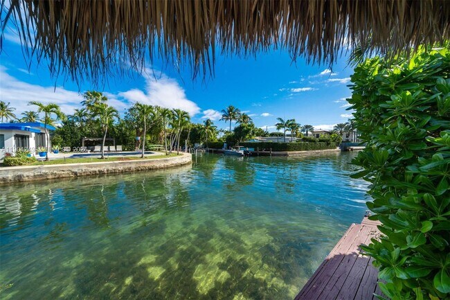 Building Photo - 7975 Biscayne Point Cir