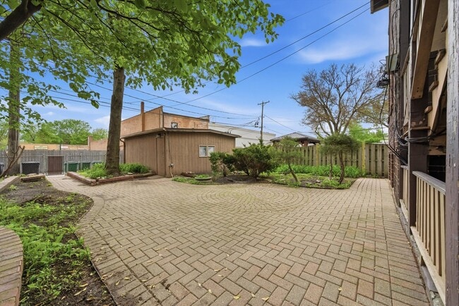 Building Photo - 3248 Maple Ave