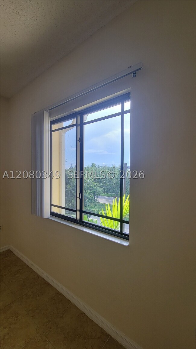 Building Photo - 3018 Alcazar Pl