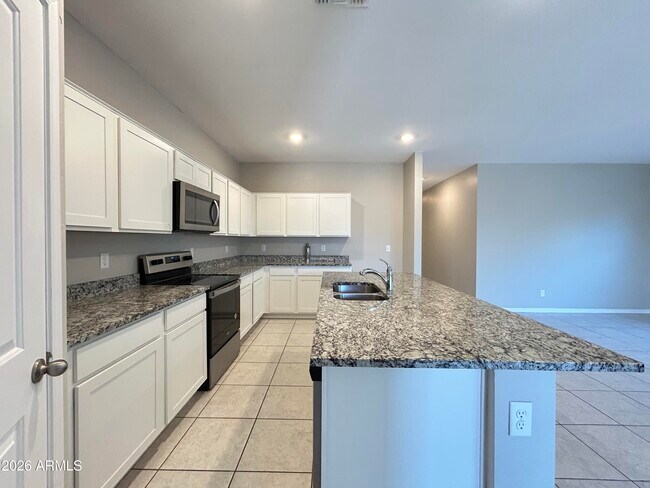Building Photo - 6551 W Magdalena Ln