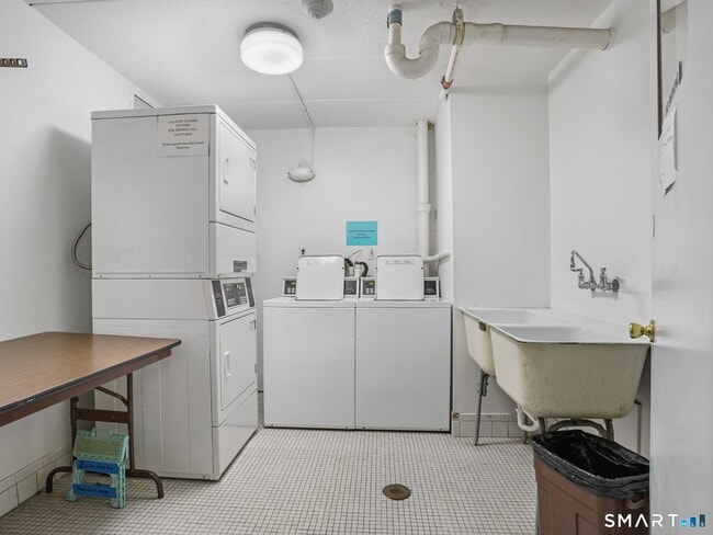 Building Photo - 27 Northill St