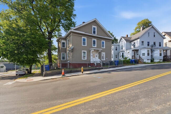 Building Photo - 834 Worthington St