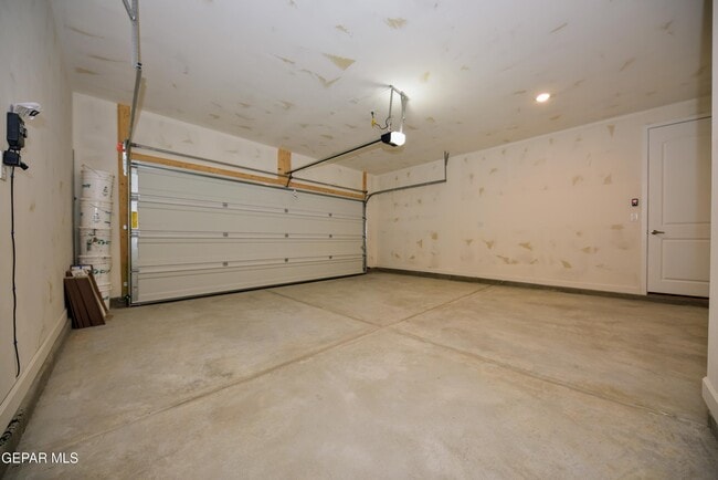 Building Photo - 705 Paseo De La Reina St