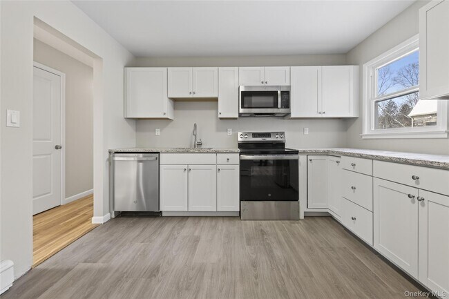 Building Photo - 676-678-678 Oak Summit Rd