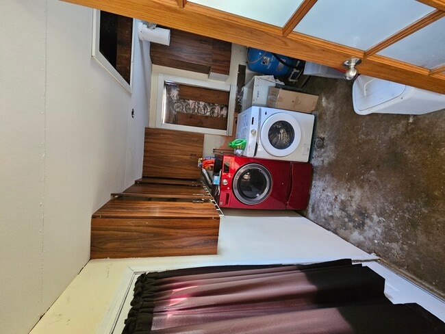 Building Photo - 1N670 River Dr