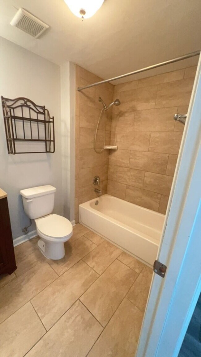 Building Photo - Modern Living 2Bd/2Ba