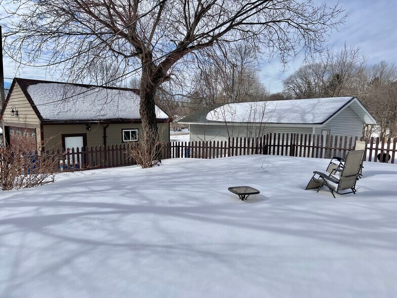 Fenced in yard - 221 7th Ave N