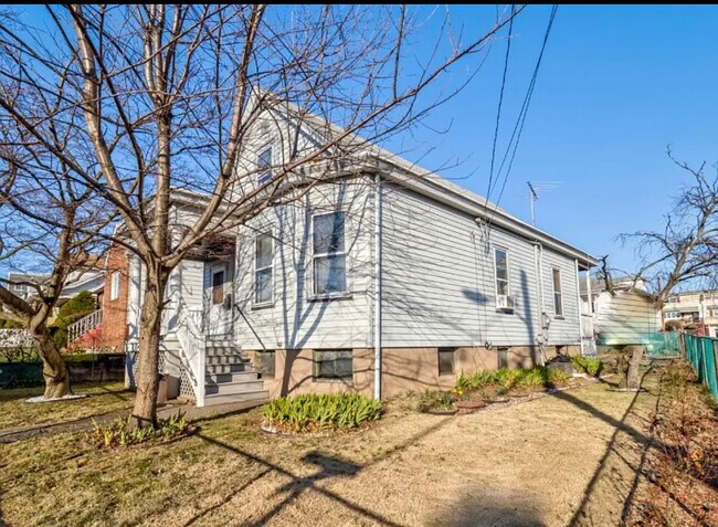 Front - 313 E 17th St