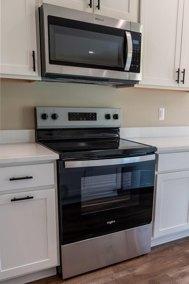 Building Photo - 8463 Oak Shade Cir