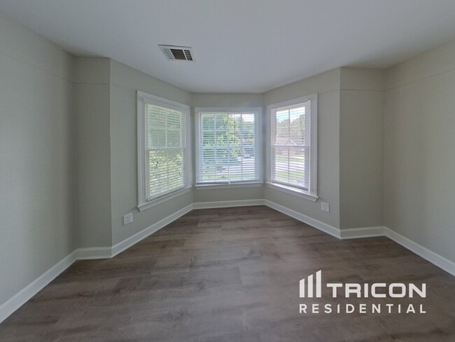 Building Photo - 5630 Vicarage Walk
