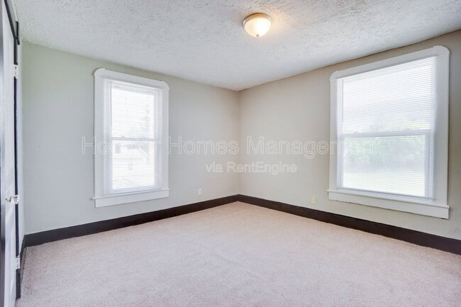 Building Photo - 2511 Turner Ave