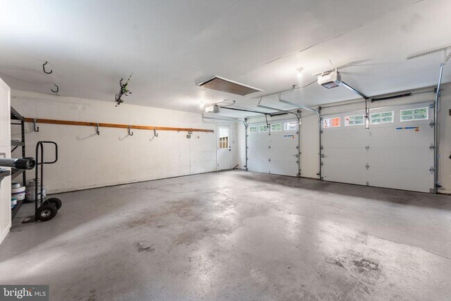 Building Photo - 901 Holly Creek Dr
