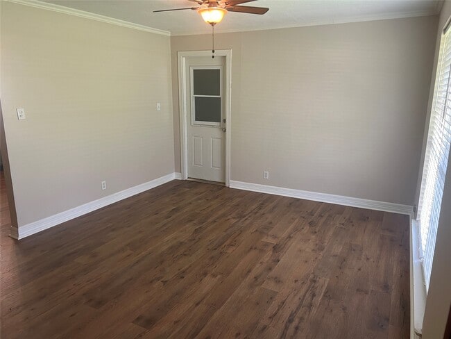 Building Photo - 16109 Clarence St