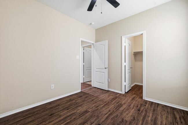 Building Photo - Updated Home with Office and Open Layout