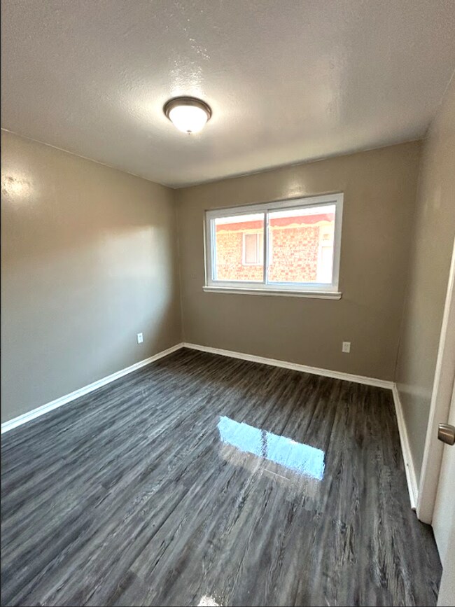 Building Photo - 3101 Del Rancho Rd