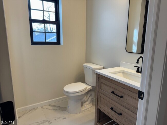 Building Photo - 188 Heckel St