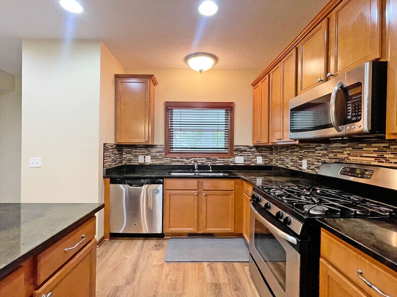 Building Photo - 9500 Declaration Dr