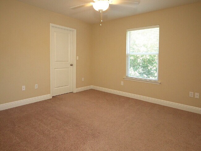 Building Photo - Hamptons on High – 4 Bedroom / 4 Bathroom Student Townhome Near FSU & TSC!