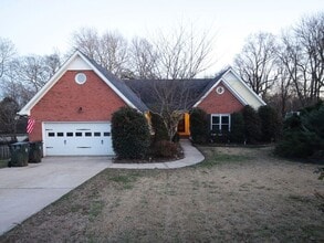 Building Photo - 104 Victoria Dr