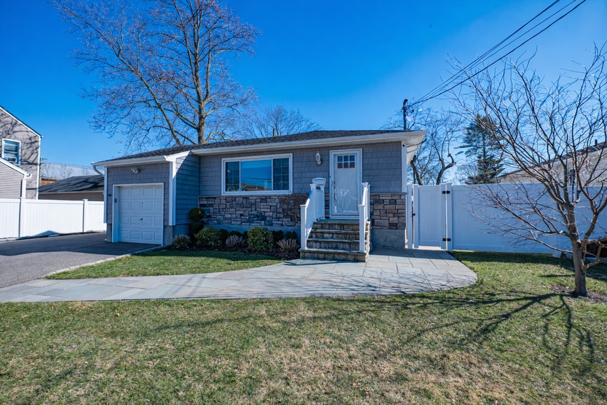 Building Photo - 2002 City Ave