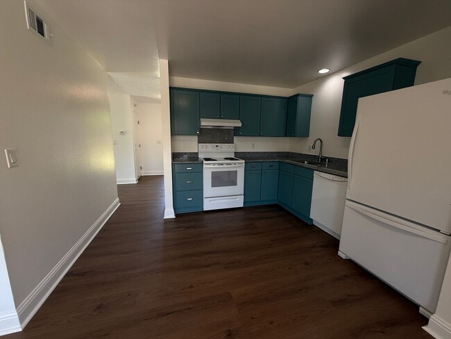 Building Photo - Recently updated home with new floors, paint & bathroom!