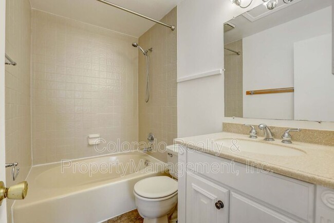 Building Photo - 8225 Fairmount Dr
