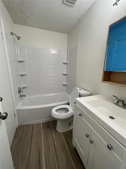 Building Photo - 3255 Bloomingdale Villas Ct