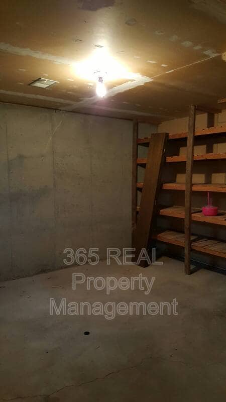 Building Photo - 803 4th St