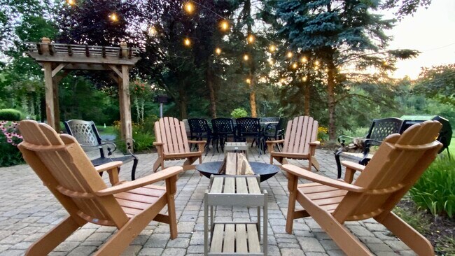 Building Photo - 7 Silo Ln