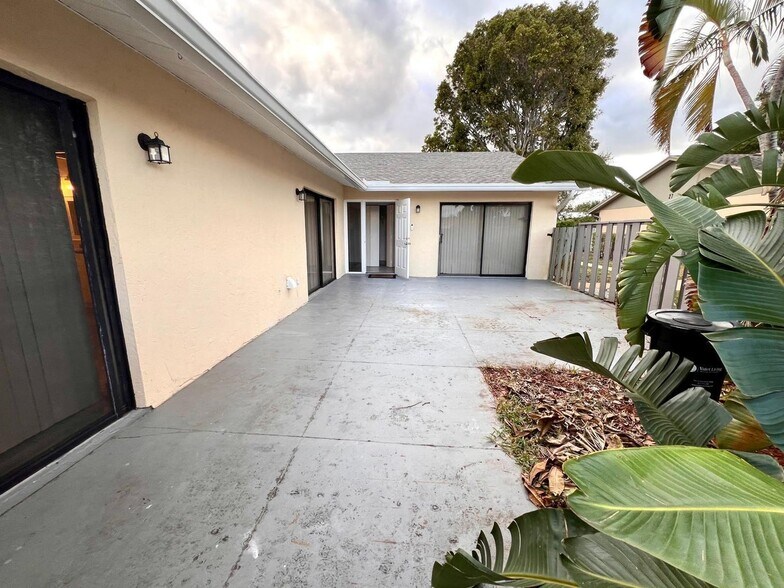 Building Photo - 8113 Ambach Way