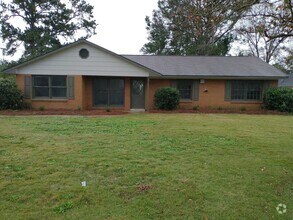 Building Photo - Nice 4/2--Move in Ready--Total Electric