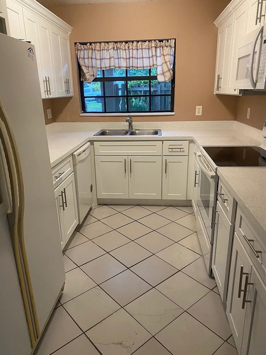 Building Photo - 14708 SW 108th Ter