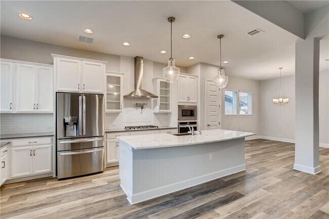 Building Photo - 7112 Poulain Dr