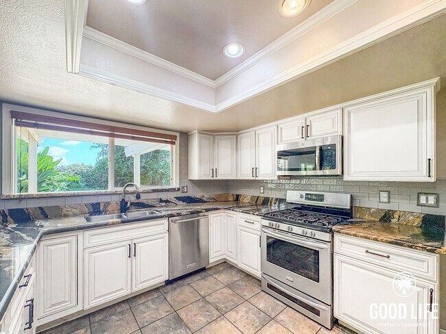Building Photo - SD: Stunning 4BD/3BA Home in Vista with Panoramic Views, Private Balcony & Large Yard