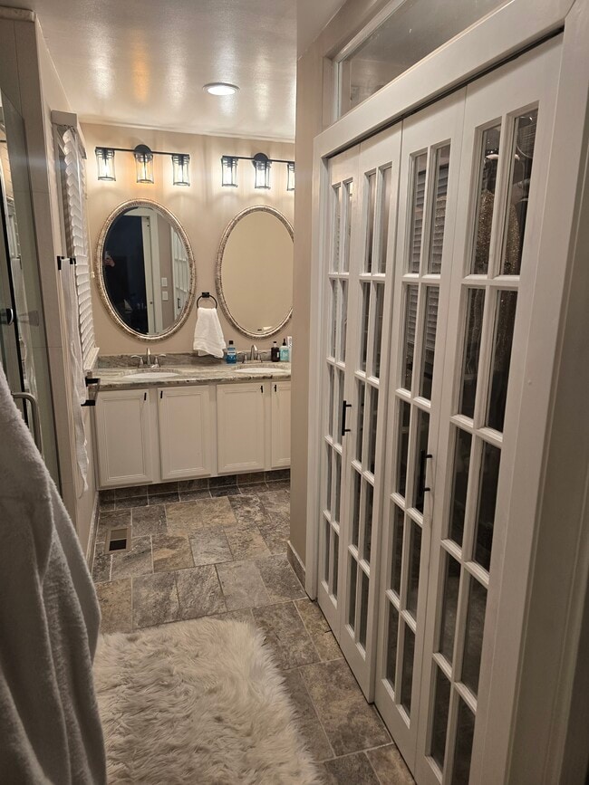 Building Photo - 1802 W Diversey Pkwy