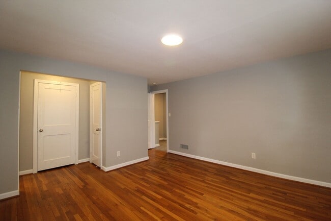 Building Photo - August FREE On This 2 Bedroom 2 Bath Duplex In The Waldo Area