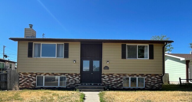Building Photo - 3321 Bevans St