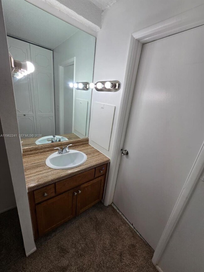 Building Photo - 3750 Inverrary Dr